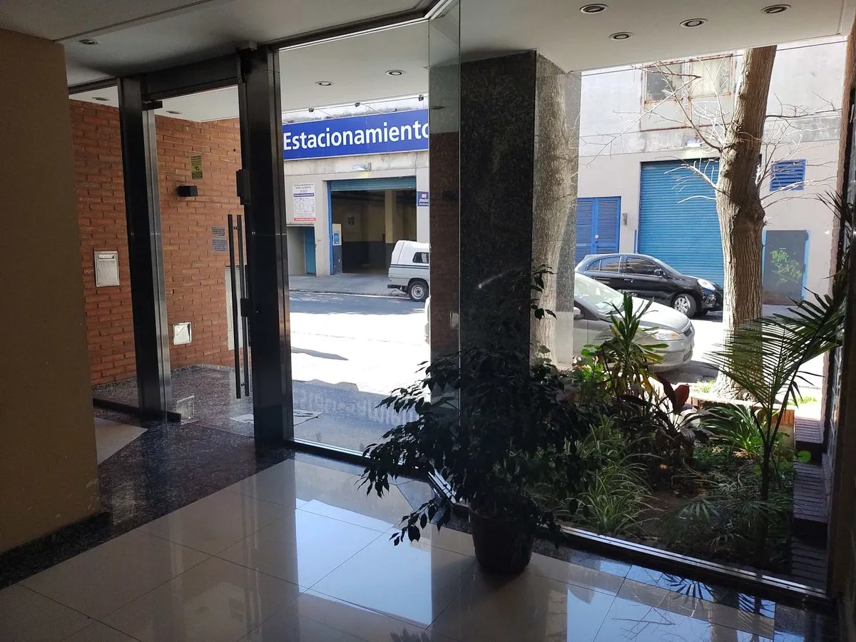2 ambientes con balcón y terraza