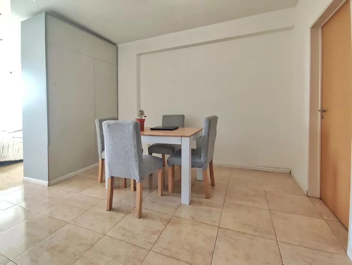 Monoambiente con balcón aterrazado
