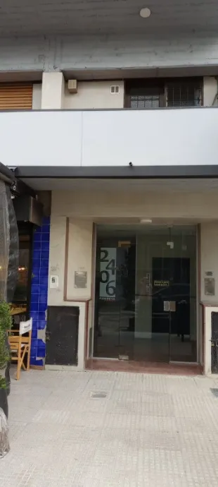 Monoambiente con balcón al frente