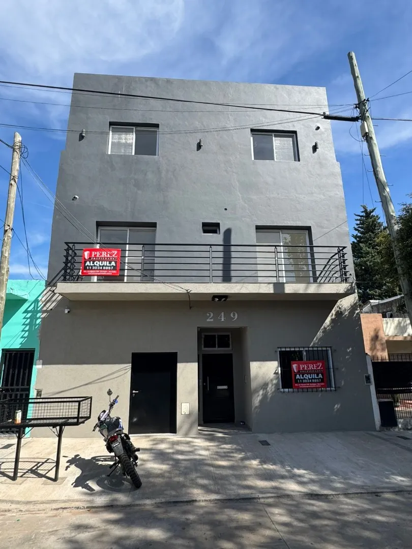 Departamento En Planta Alta En Alquiler A Estrenar
