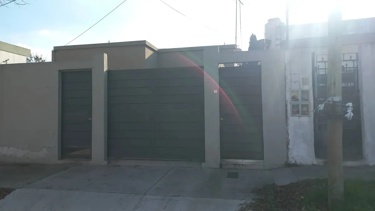 Casa reformada, 2 dormitórios
