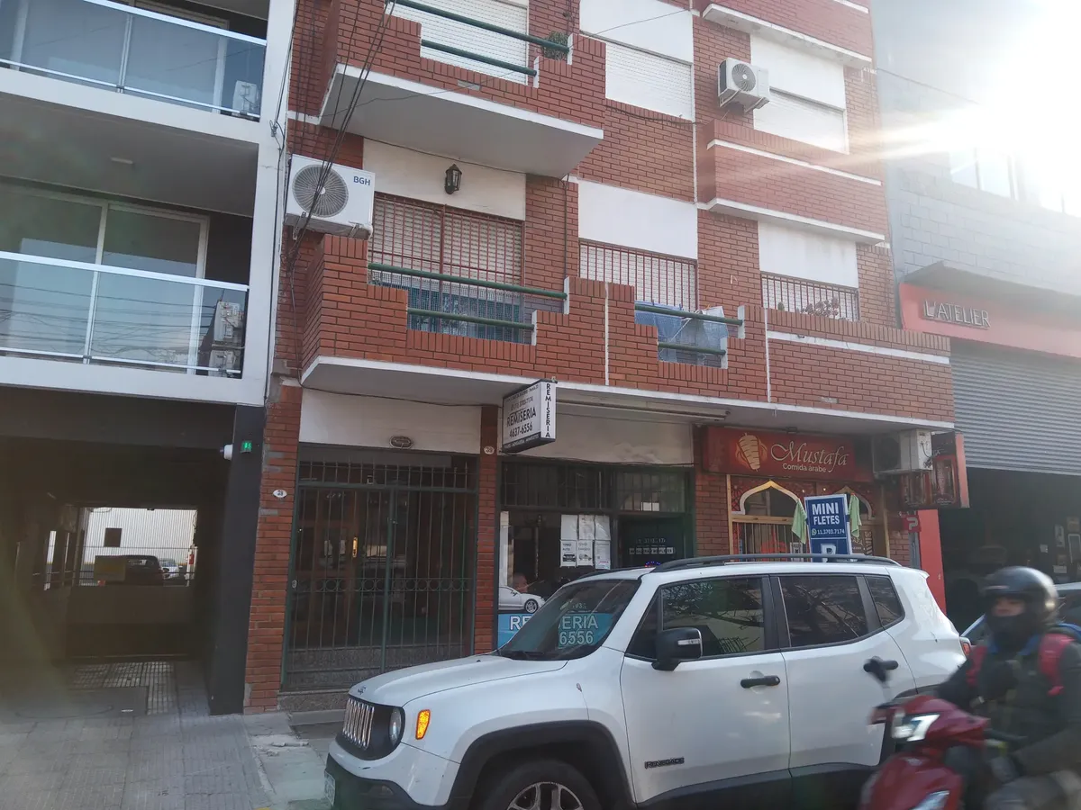 3 ambientes con balcón y patio
