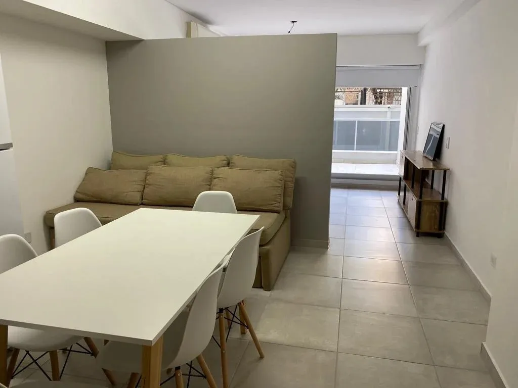 Monoambiente con balcón terraza