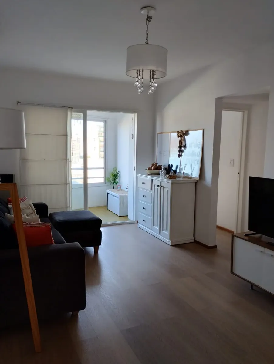 2 комнаты 43 м², балкон с остеклением