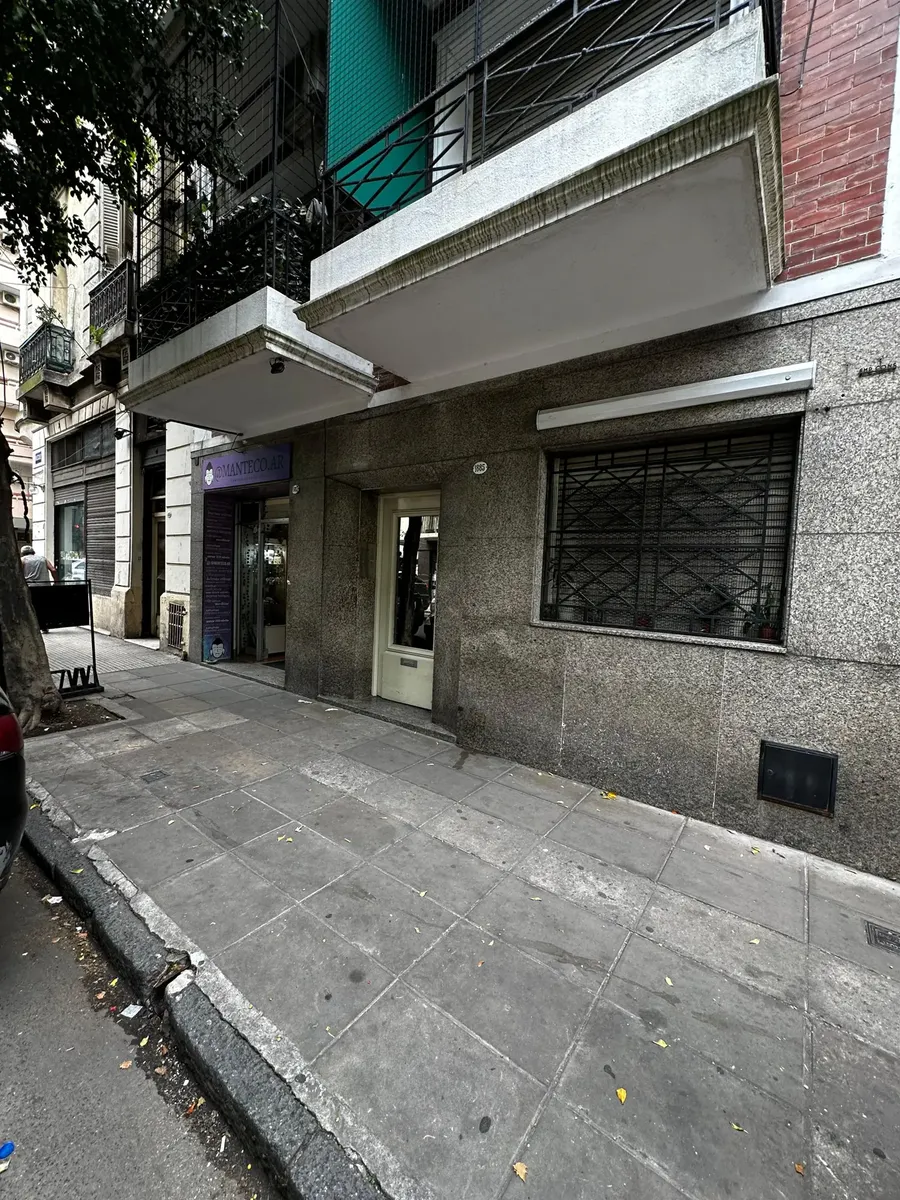 Monoambiente con patio y amoblado