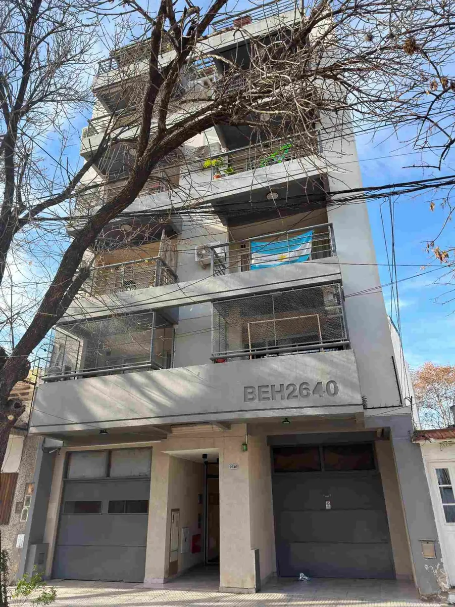 4th-floor front-facing studio