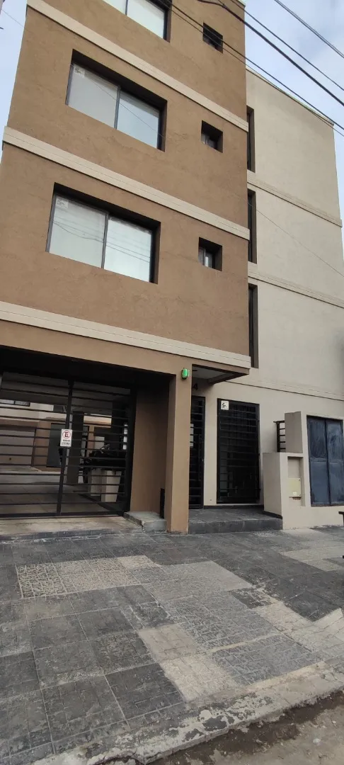 3 ambientes con balcón y parrilla