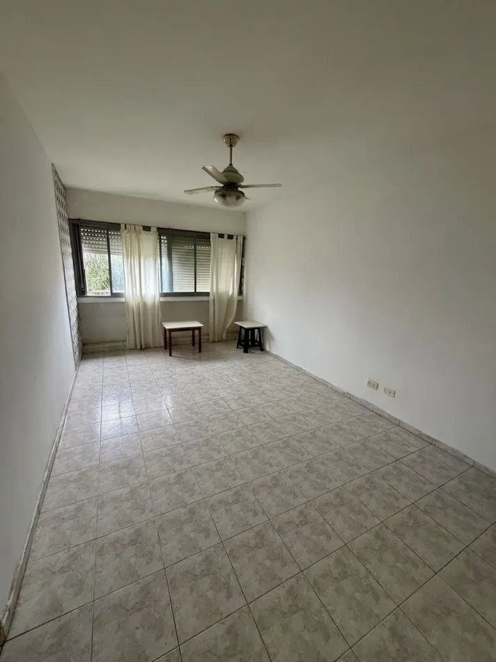 Piso bajo con cocina independiente
