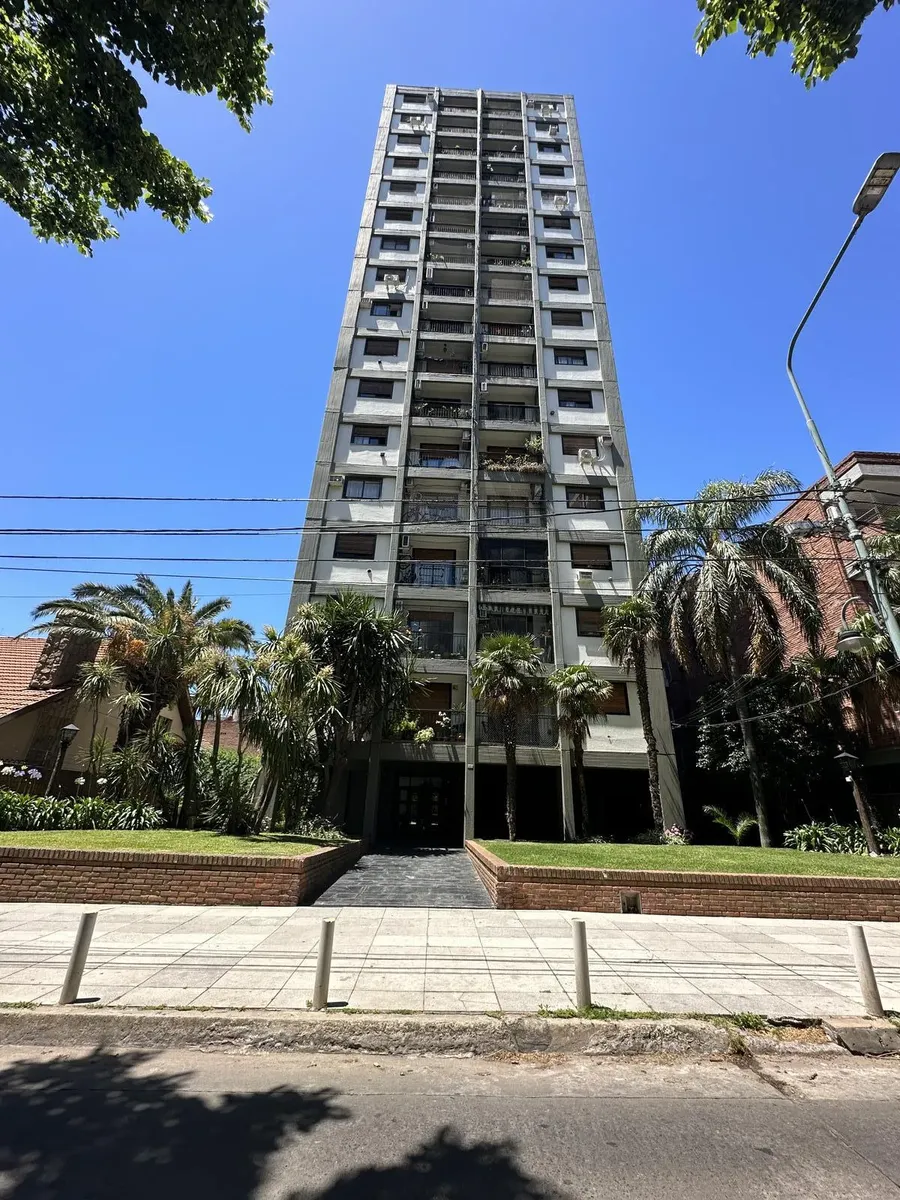 Lindísimo Departamento En Piso 14 Con Vista Abierta, En  Inigualable Ubicación  De Vicente López .