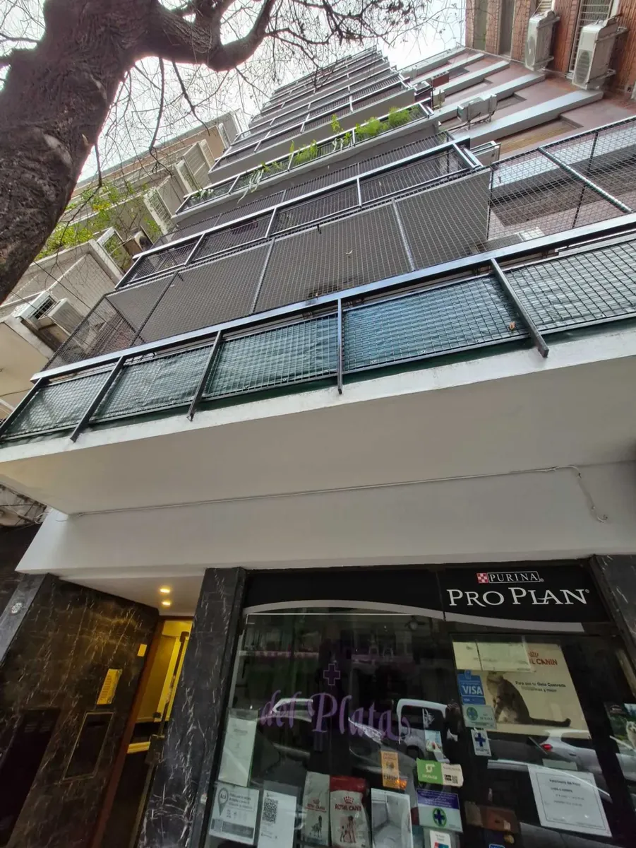Piso 7 con balcón en Palermo