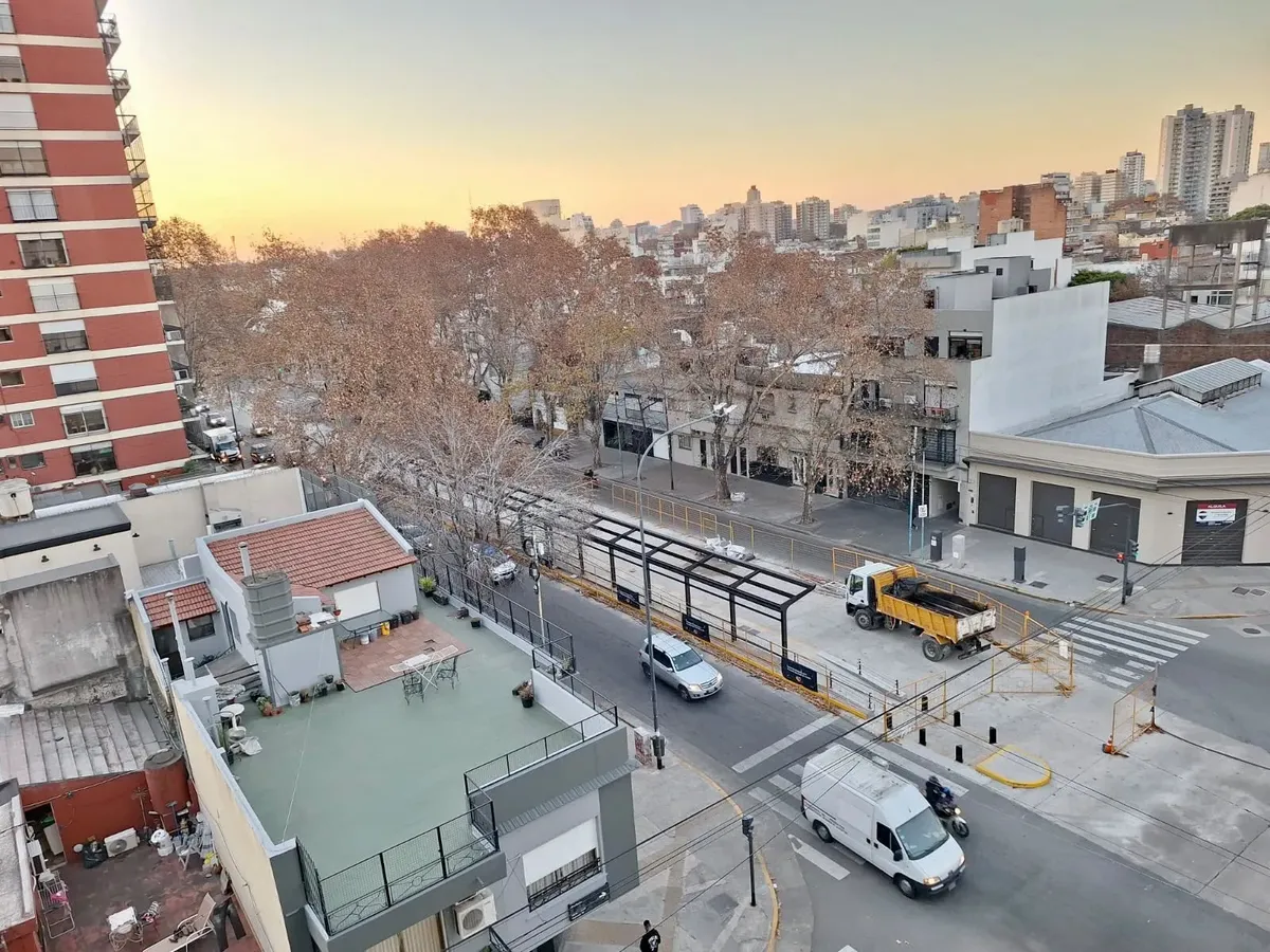Piso 6 con balcón corrido
