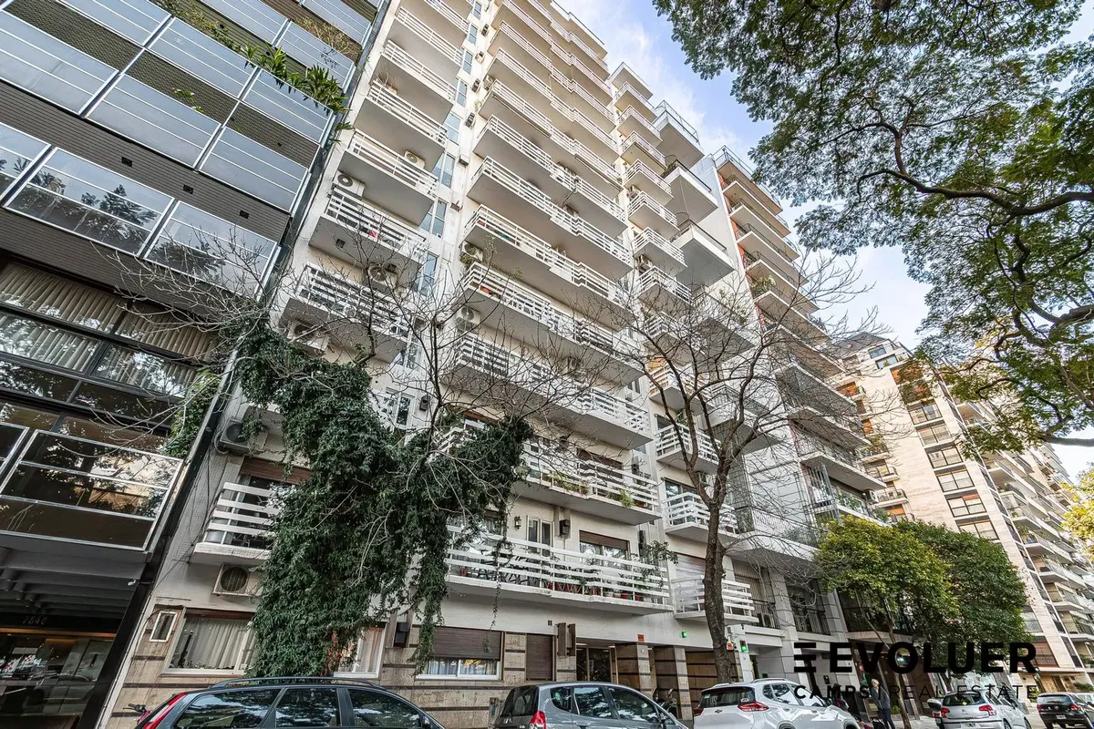 2 ambientes con balcón corrido