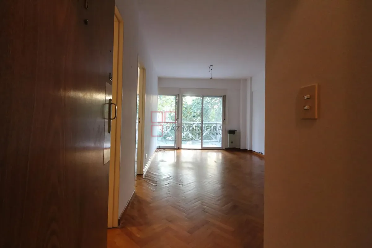Monoambiente con balcón y pileta
