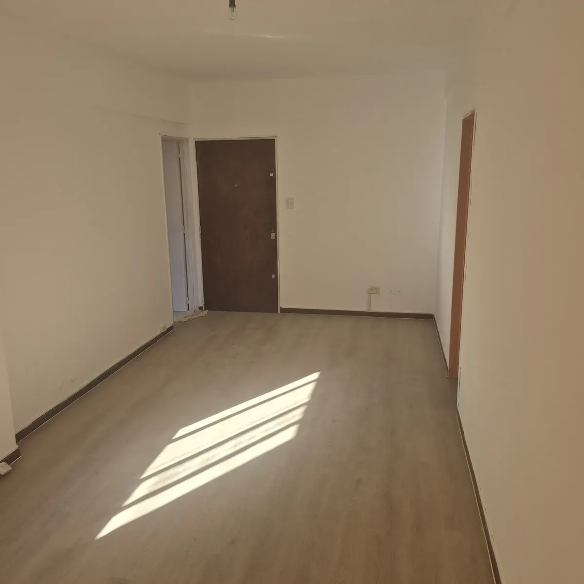 10th-floor 2-room renovated unit