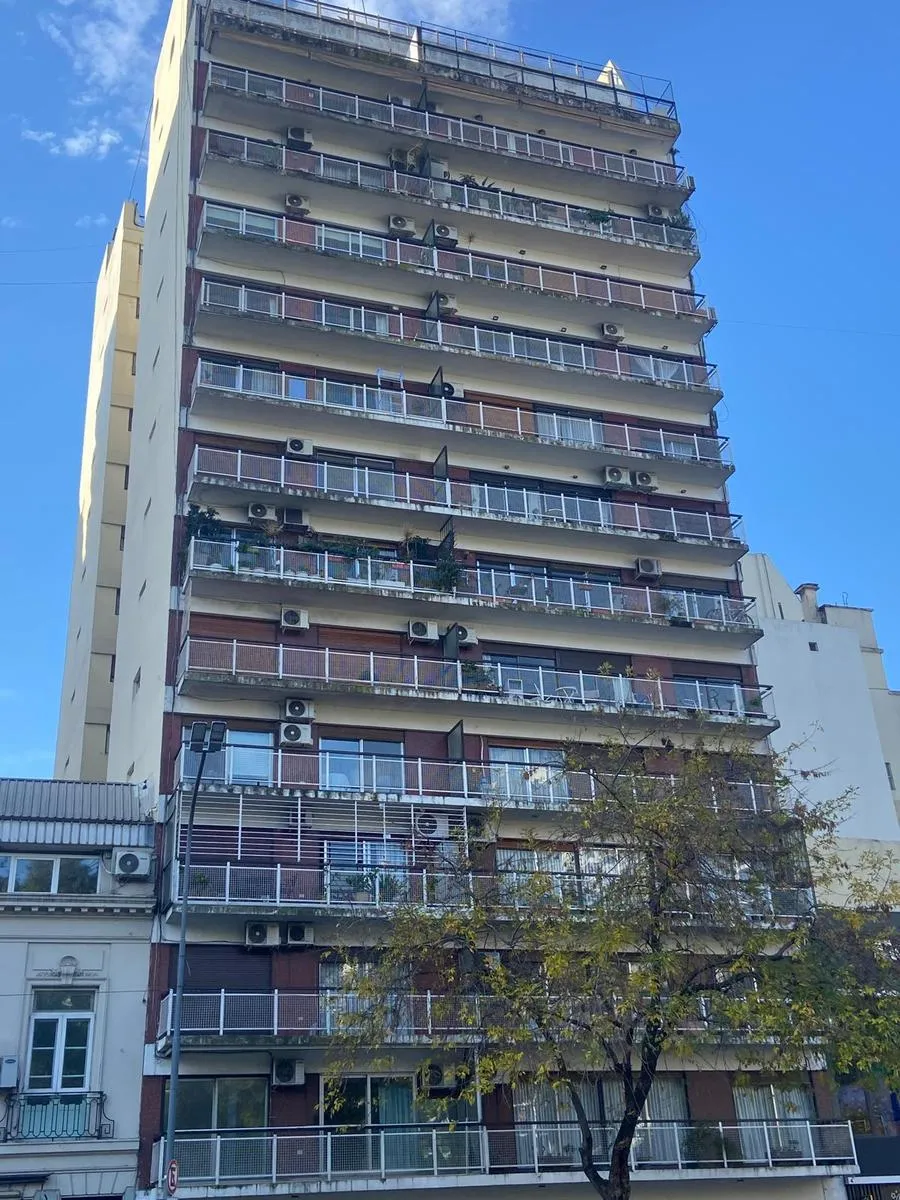 Piso 13 con terraza y 2 baños