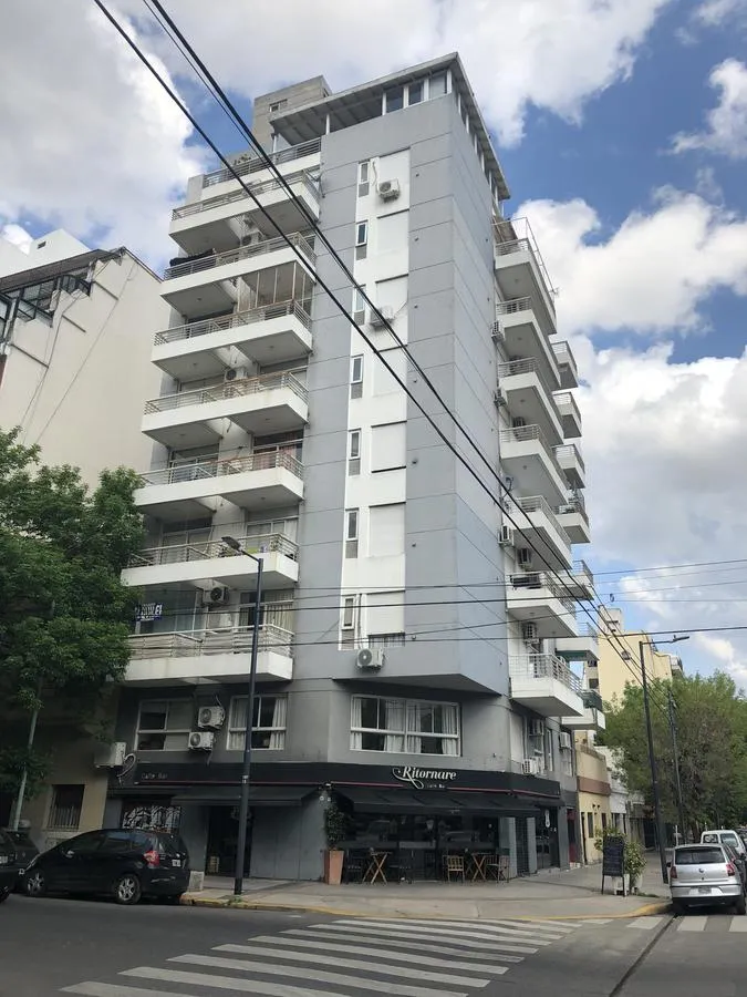 2 ambientes con balcón al frente