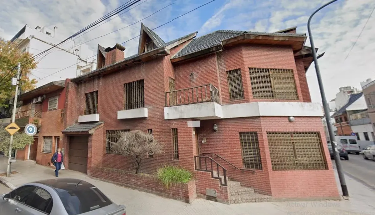 Casa de esquina com vaga
