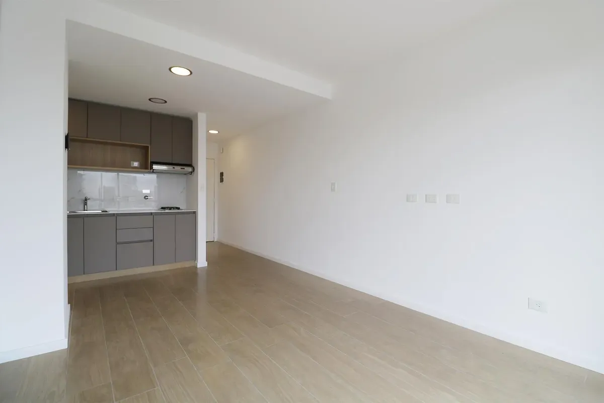 Monoambiente 6° piso con balcón