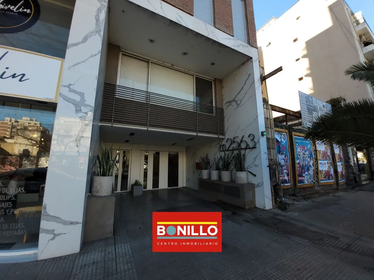 Monoambiente con balcón