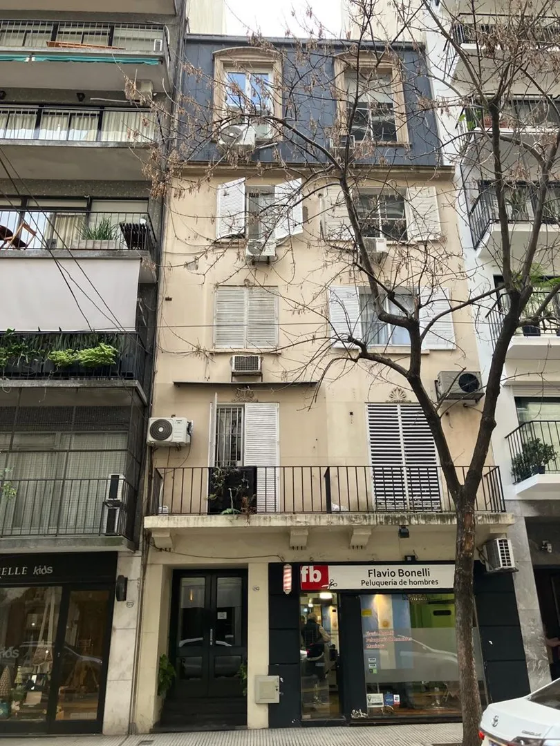 Monoambiente con balcón en Recoleta