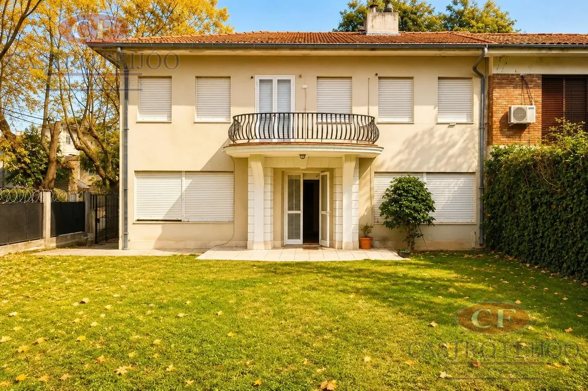 Chalé com jardim e piscina
