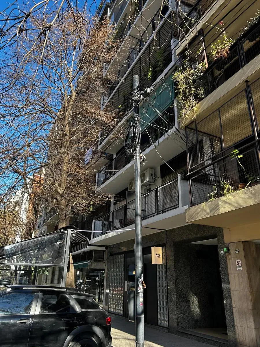 2 ambientes con balcón al frente