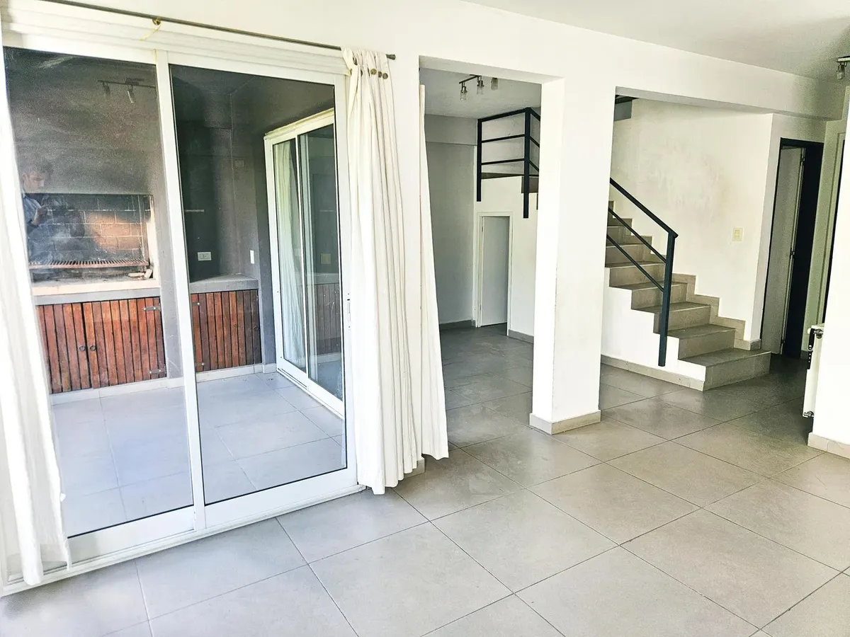 Excelente Duplex En San Isidro. Cochera Doble!