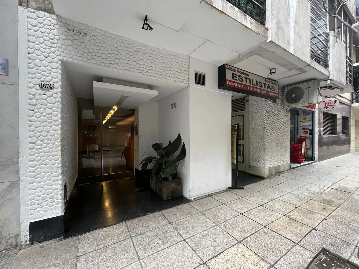 Monoambiente con balcón