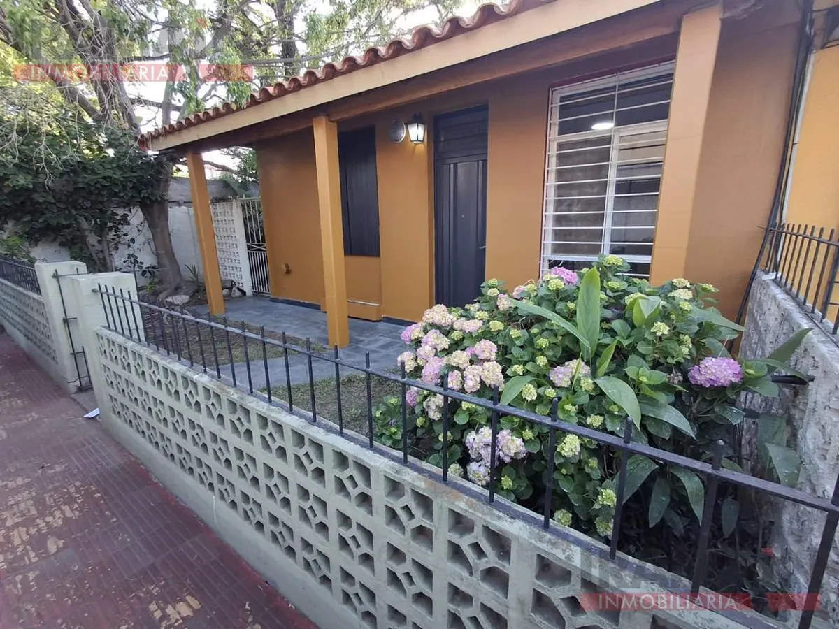 PH con 2 dormitorios en el fondo en Moreno Centro