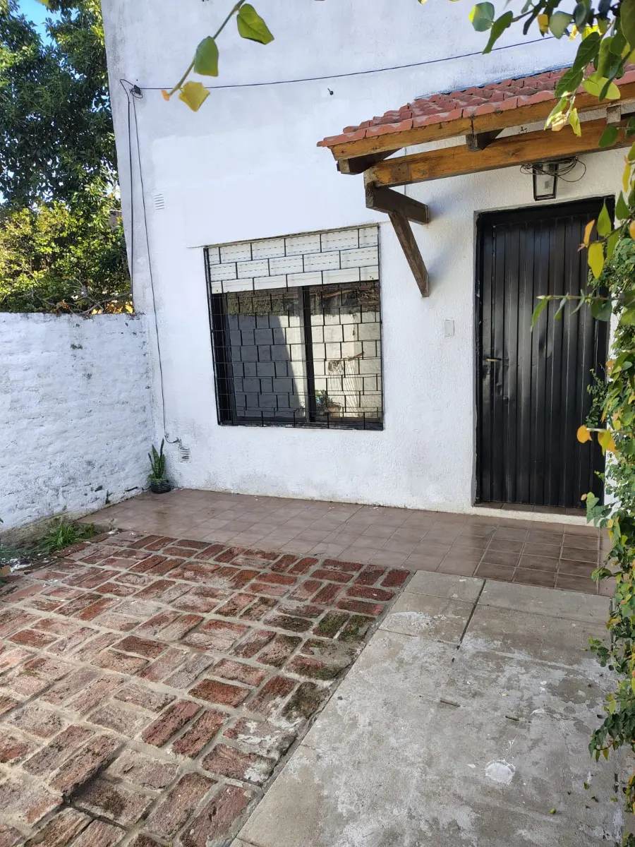 Triplex de 3 ambientes com vaga coberta e pátio em Caseros, Tres de Febrero