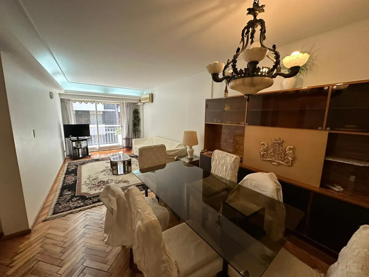 Apartamento de quatro dormitórios mobiliado em Recoleta