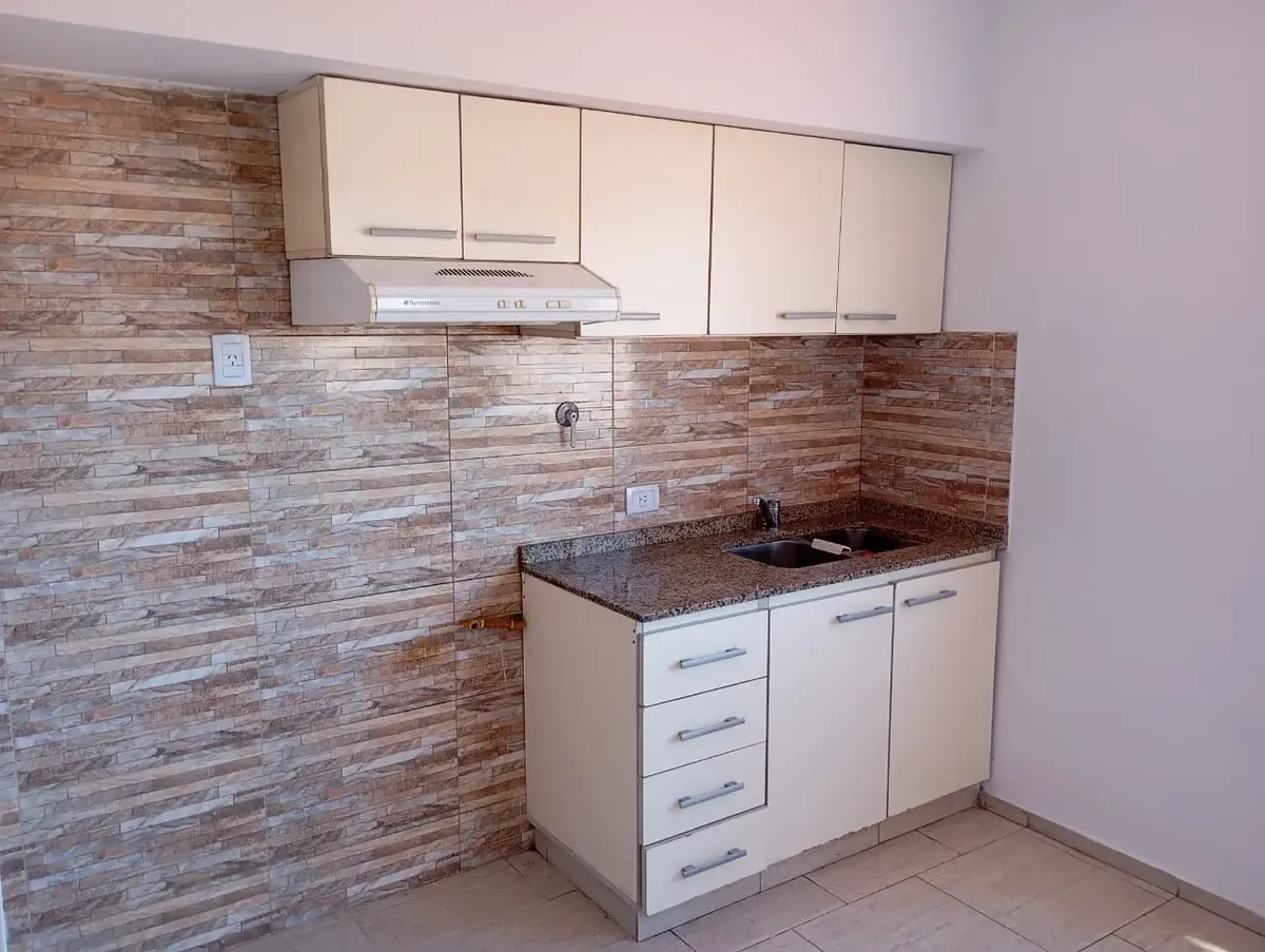 3 ambientes con balcón y terraza