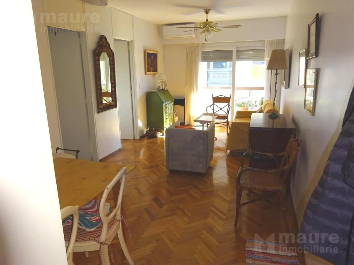 Apartamento de 2 ambientes com varanda no Retiro