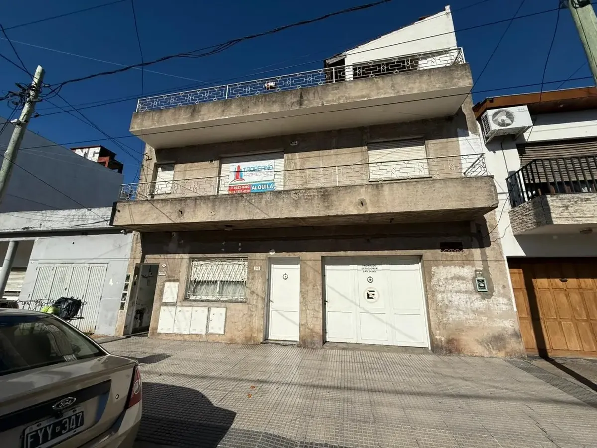 Four-room PH with balcony in Lomas del Mirador, La Matanza