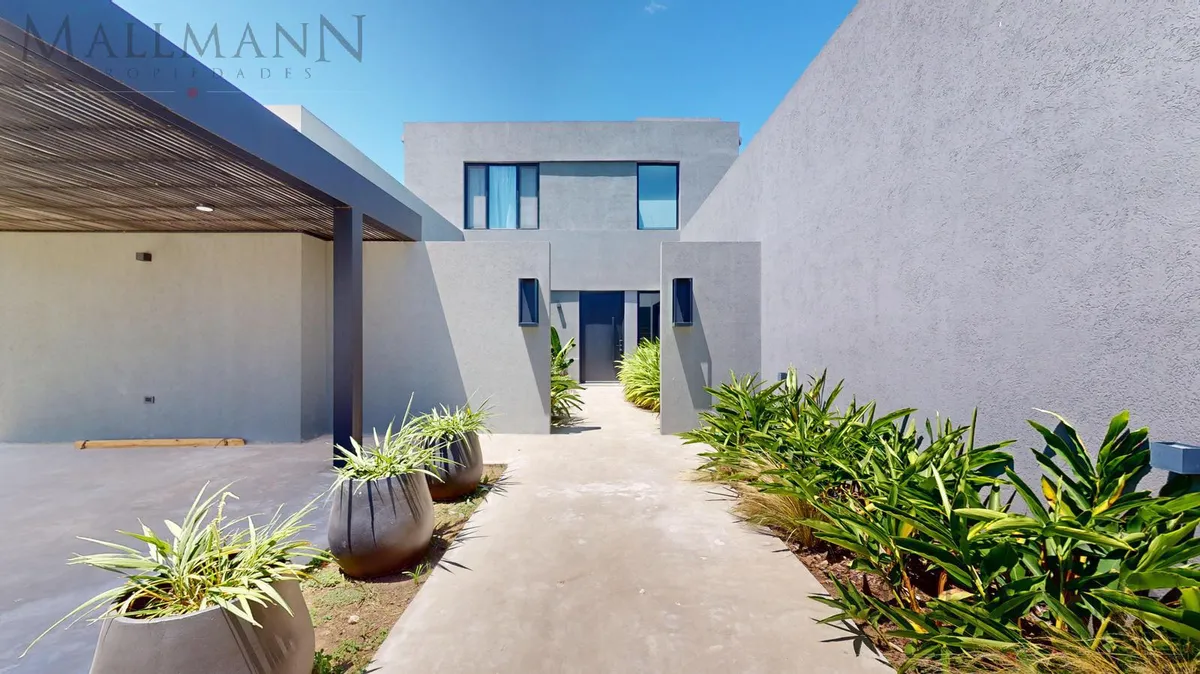 Five-bedroom house on the golf course in Pilará La Calesa
