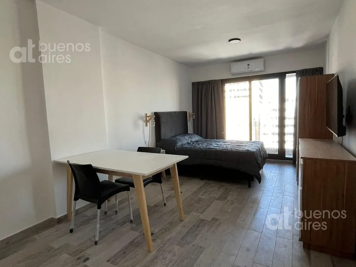 Kitnet mobiliada de 1 ambiente com varanda em San Telmo