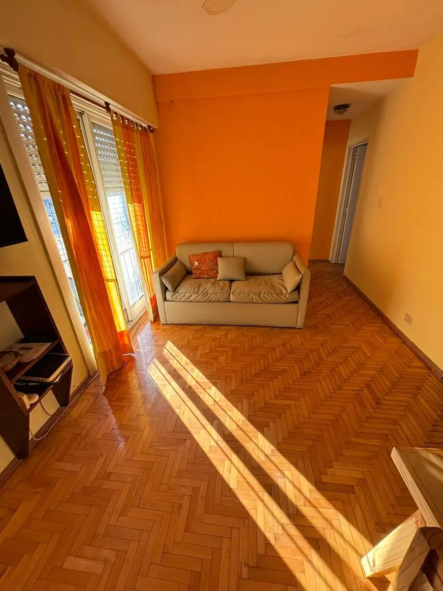 Apartamento de 2 ambientes mobiliado com varanda em San Telmo