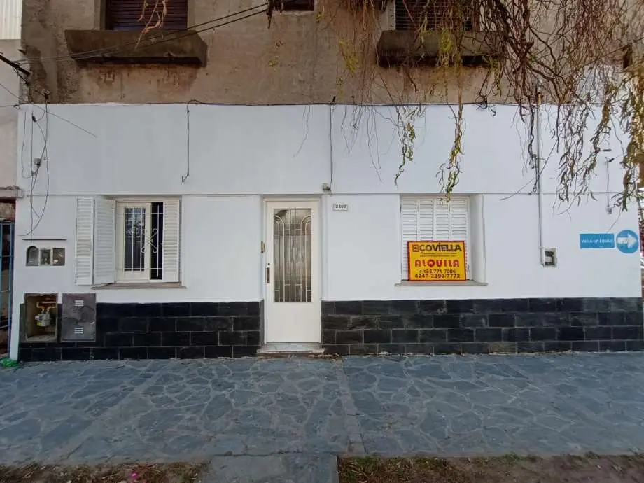 Apartamento tipo casa com 2 dormitórios em Lanús Este