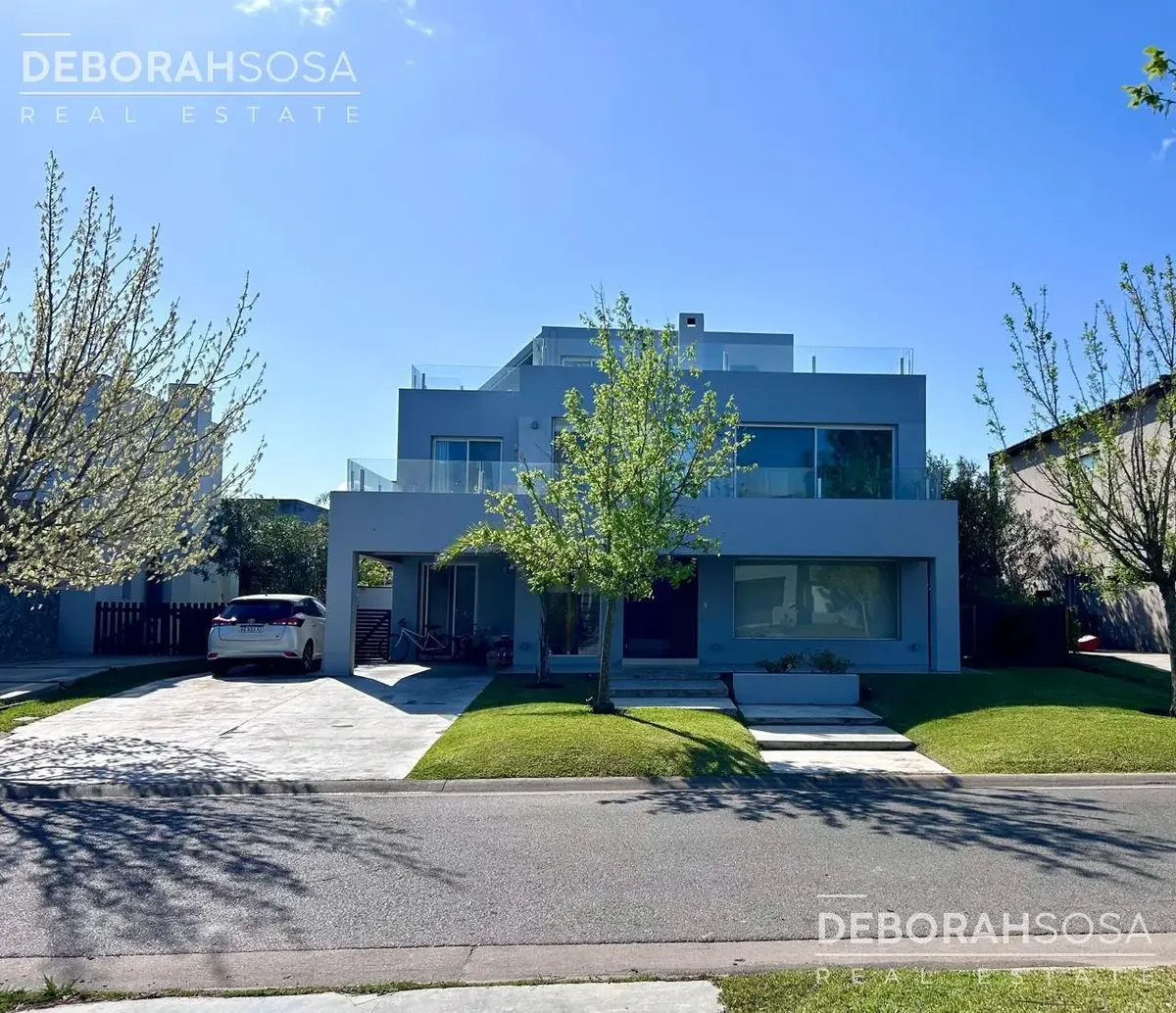 Four-bedroom two-storey house in Los Alisos with pool in Tigre