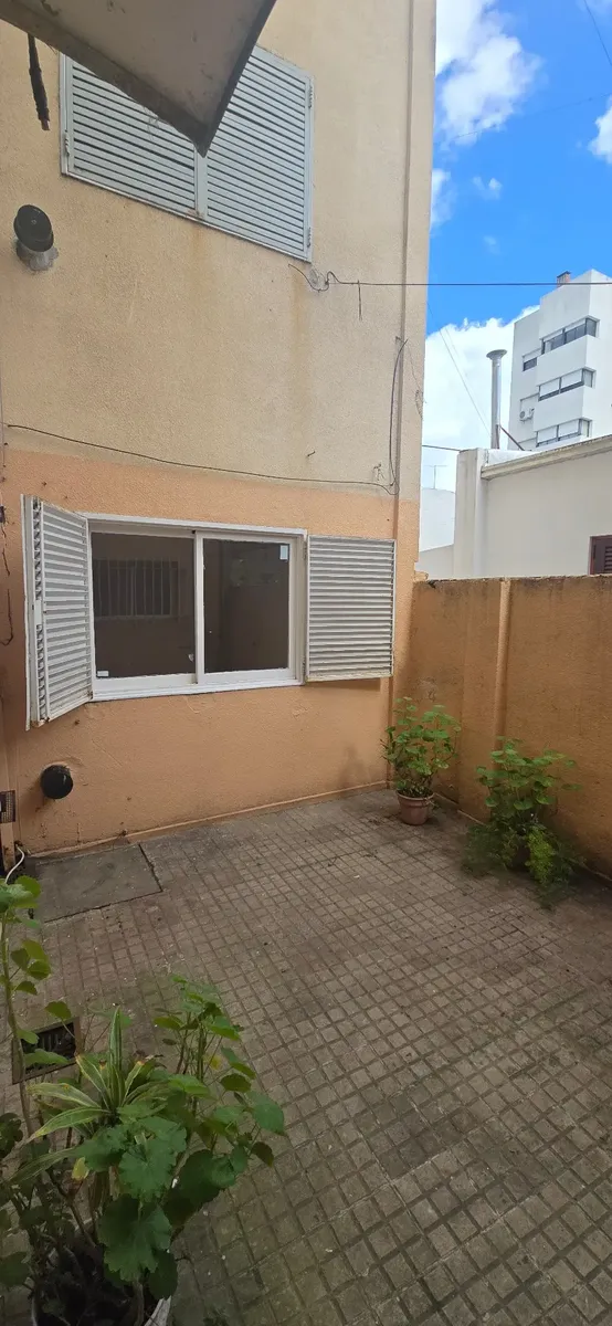 Departamento En Alquiler 5 N 1274, Pb, La Plata Con Patio