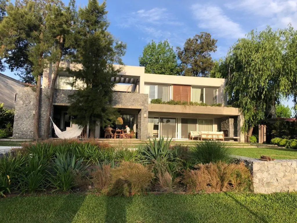 Furnished studio rental house with lake access in Benavídez, Tigre