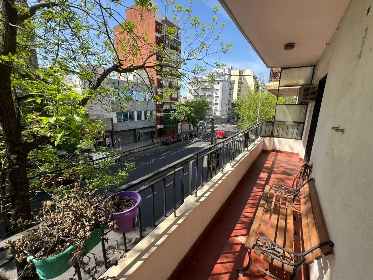 Apartamento mobiliado de três dormitórios em Boedo