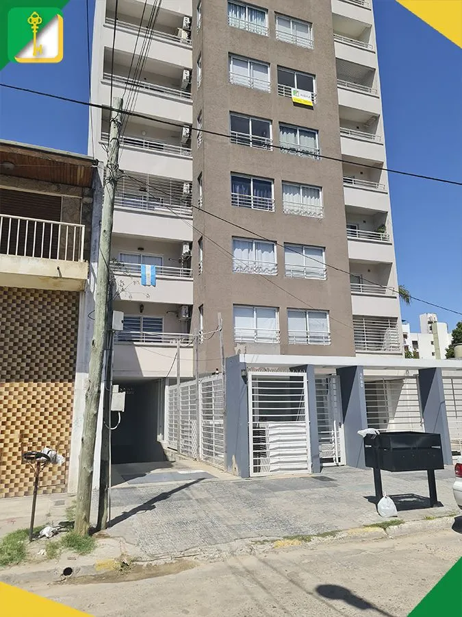Two-room apartment with covered parking in Villa Ballester