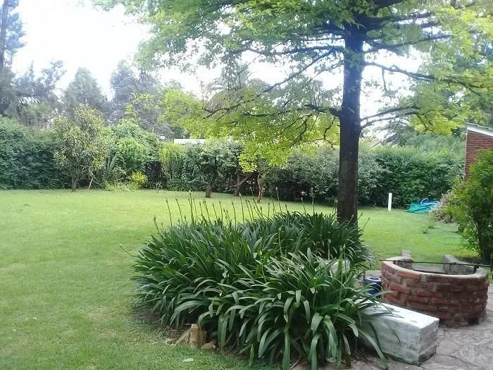 Casa de dois andares para aluguel temporário em Parque Leloir, Ituzaingó