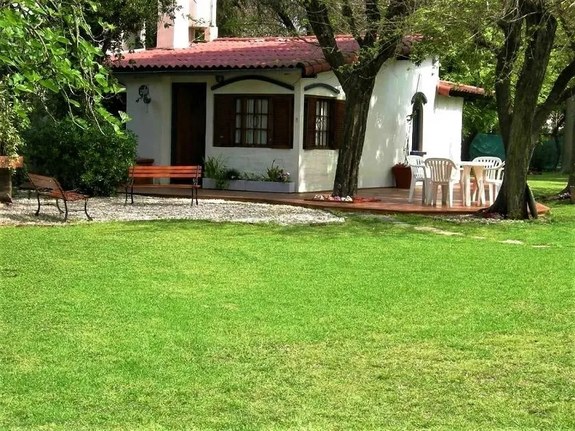 Casa de 4 ambientes com 3 dormitórios em Parque Leloir (Ituzaingó)