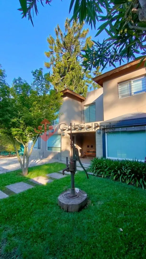 Casa de 4 dormitorios en Parque Leloir