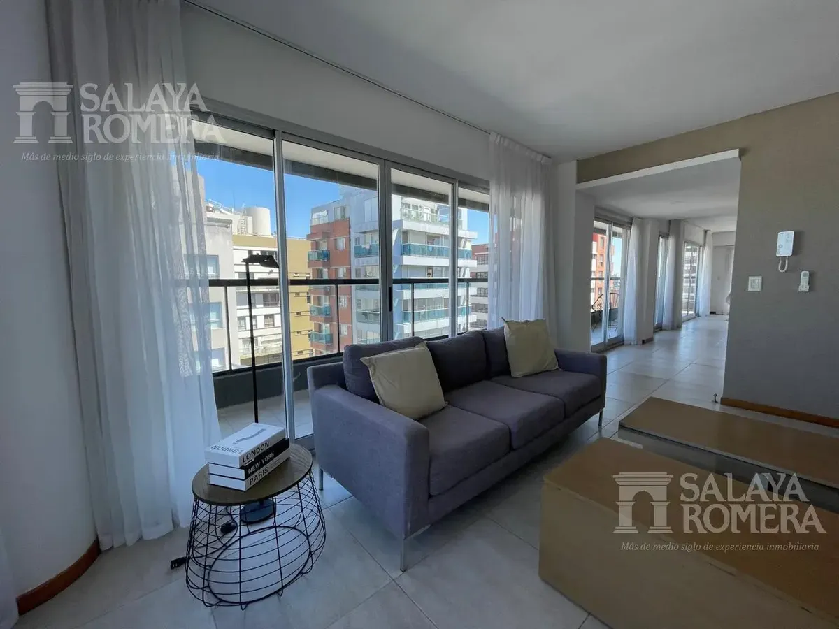 Penthouse mobiliado de três dormitórios em Vicente López com vista para o rio