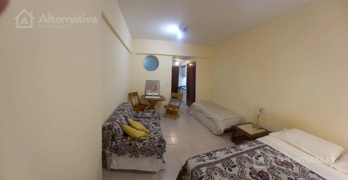 Apartamento de 1 dormitorio com pátio em Retiro