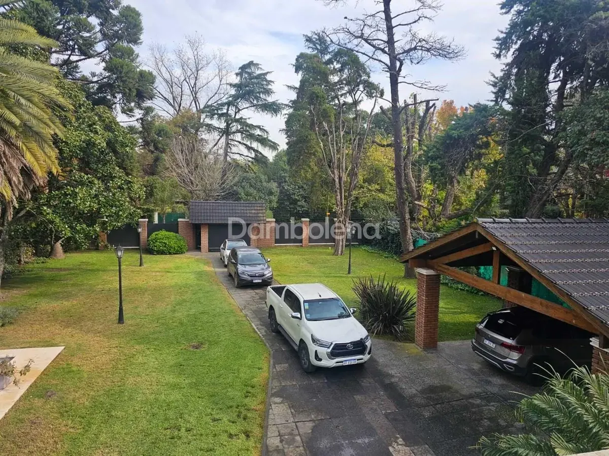 Chalé com 3 dormitórios em Ituzaingó, Parque Leloir