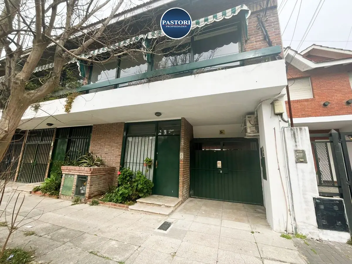PH de 3 ambientes en Olivos con cochera y patio